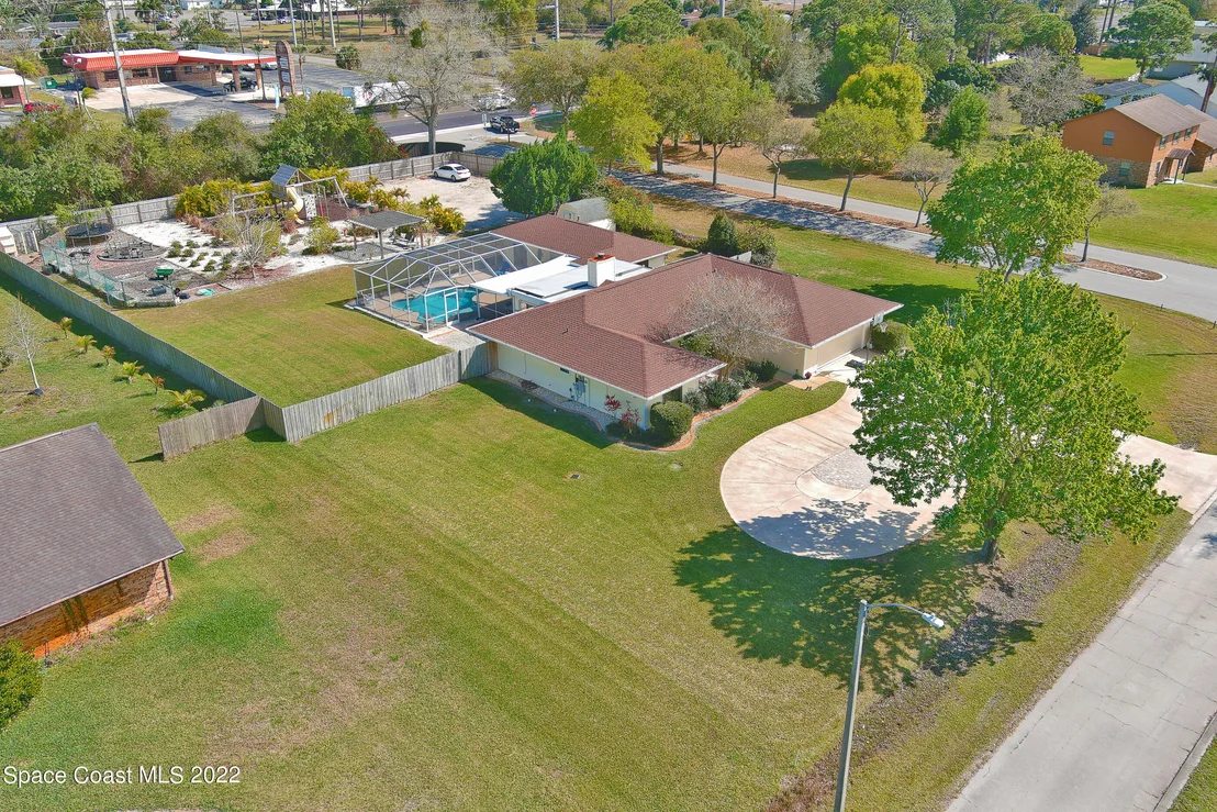 Photo of 1814 Oak Drive N
