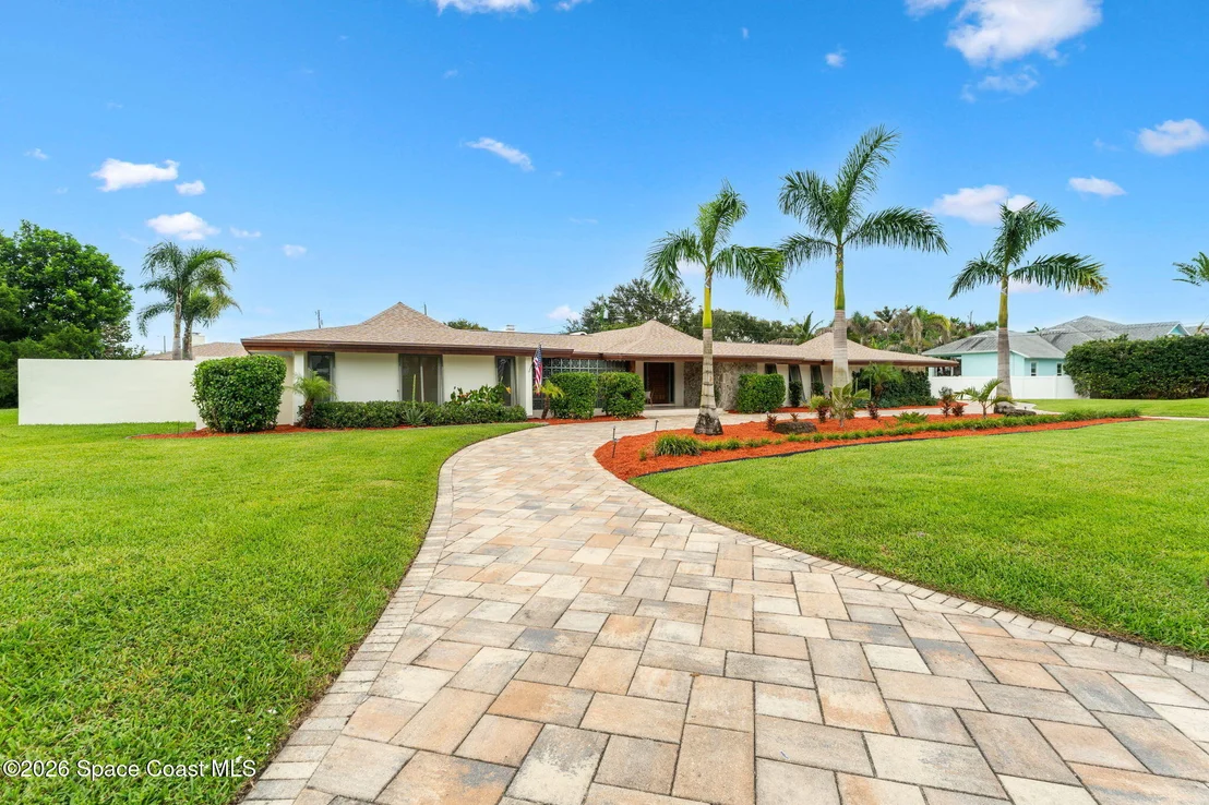 Photo of 207 Riverside Drive