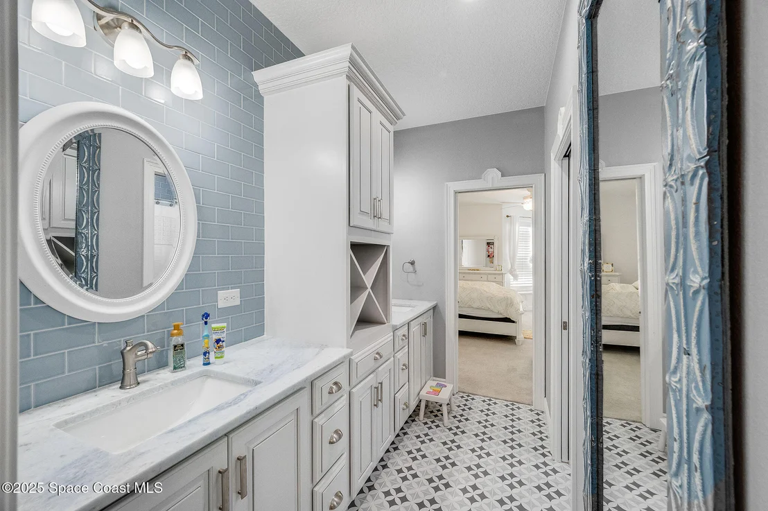 Photo of 4236 Hield Road NW