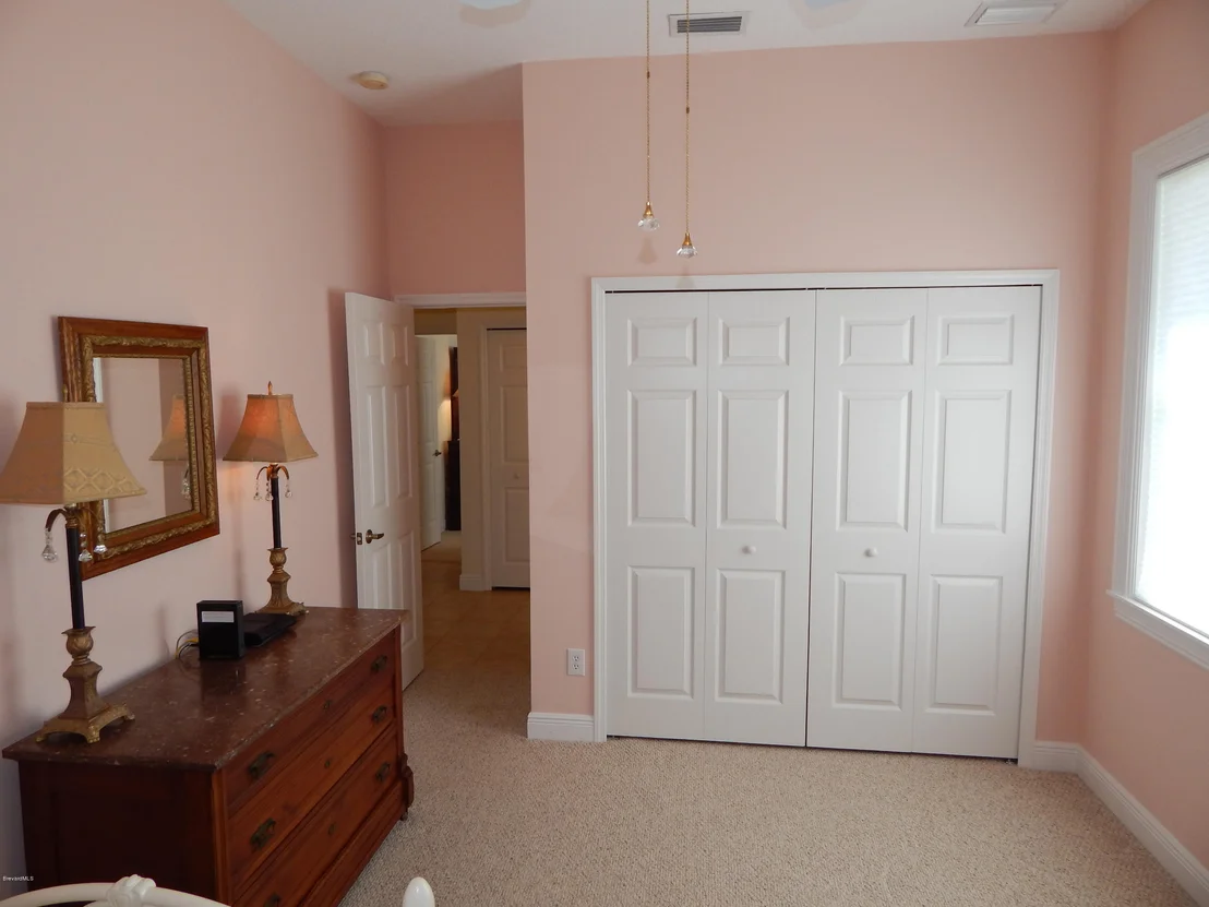 Photo of 211 SE Devlin Court
