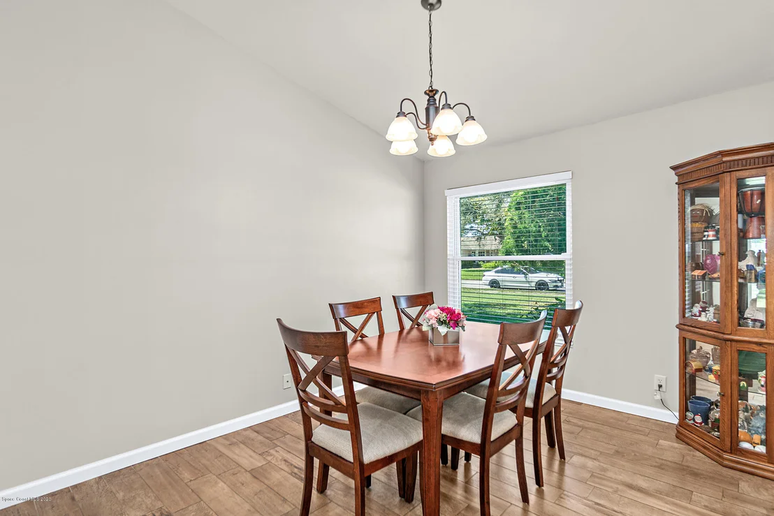 Photo of 818 Pine Shadows Avenue