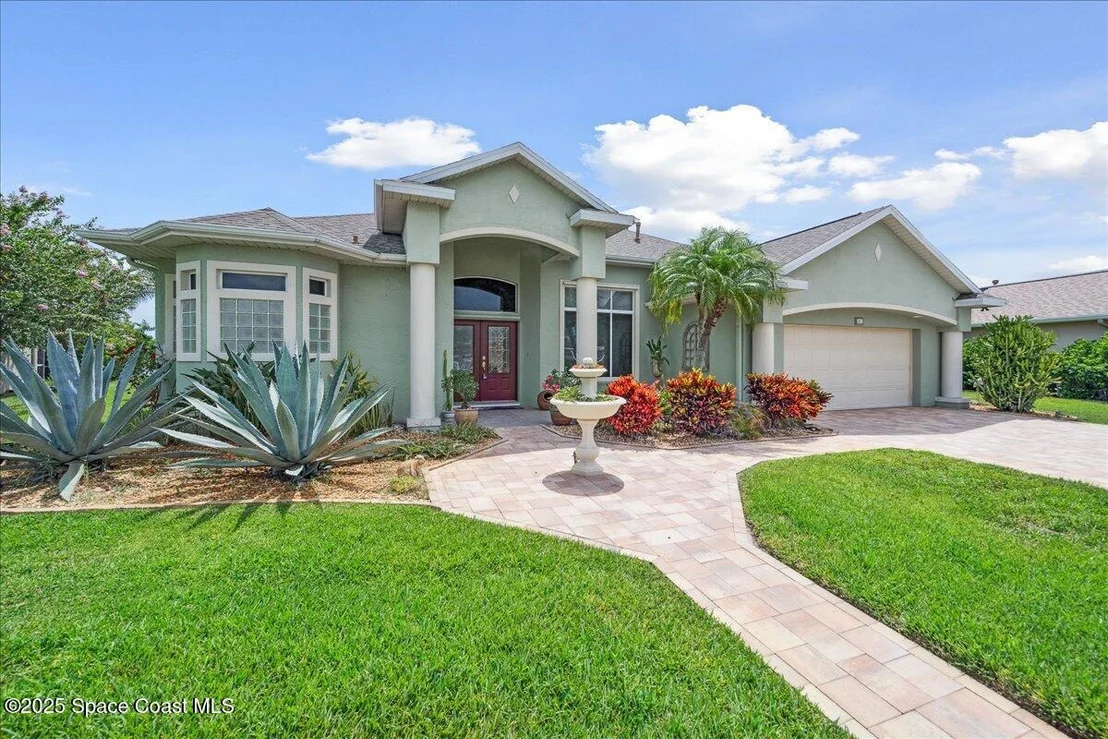 Photo of 827 Thrasher Drive
