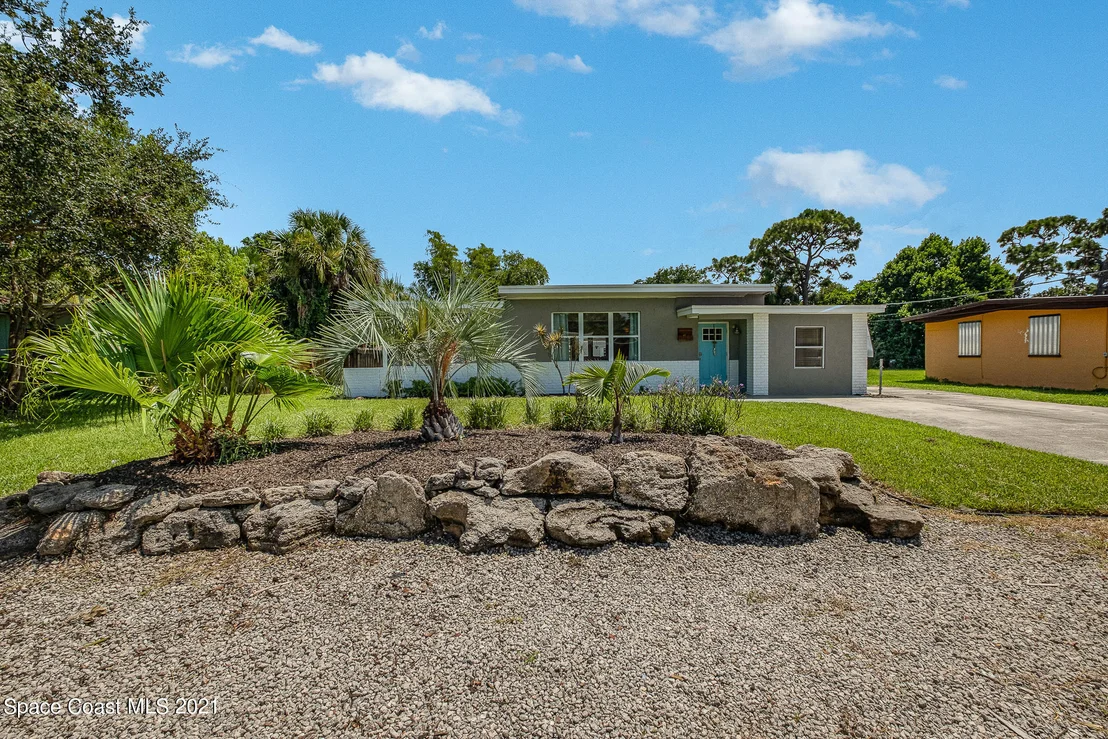 Photo of 1585 Old Colonial Way