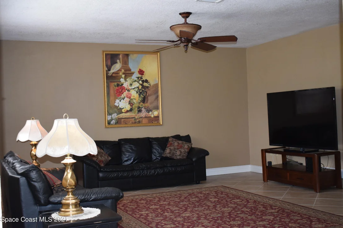 Photo of 895 Jefferson Road