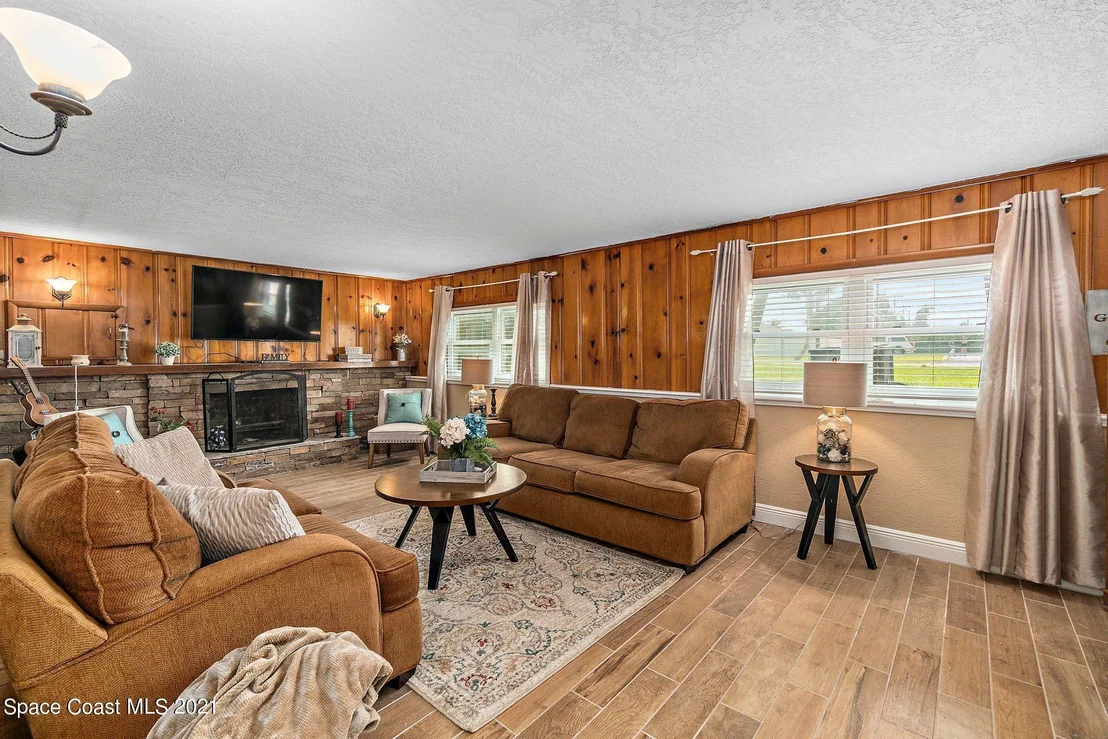 Photo of 1046 Pinetree Drive
