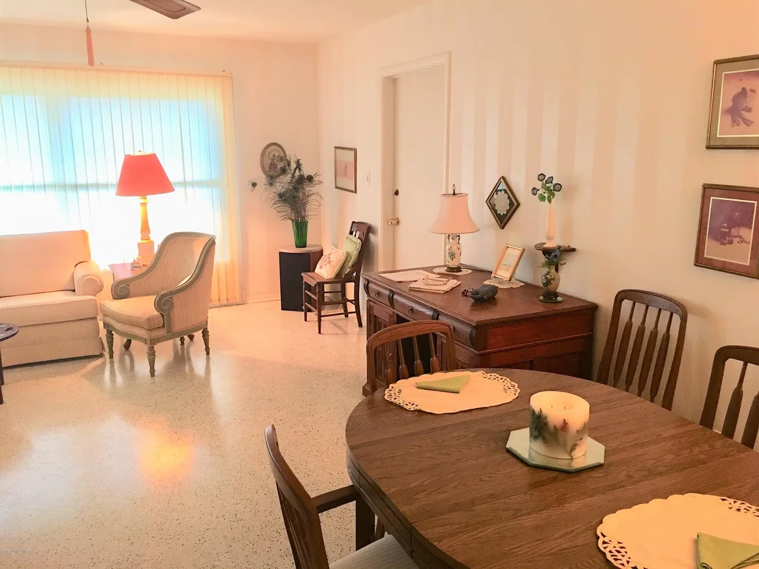 Photo of 143 Cocoa Avenue
