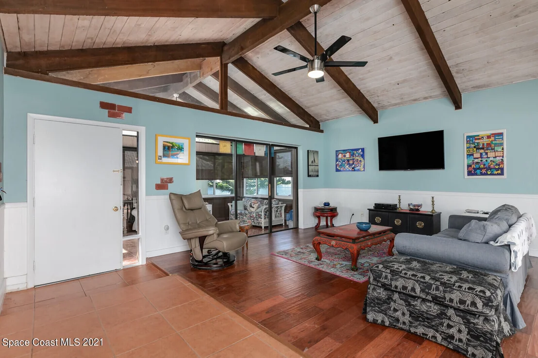 Photo of 310 Bayhead Drive
