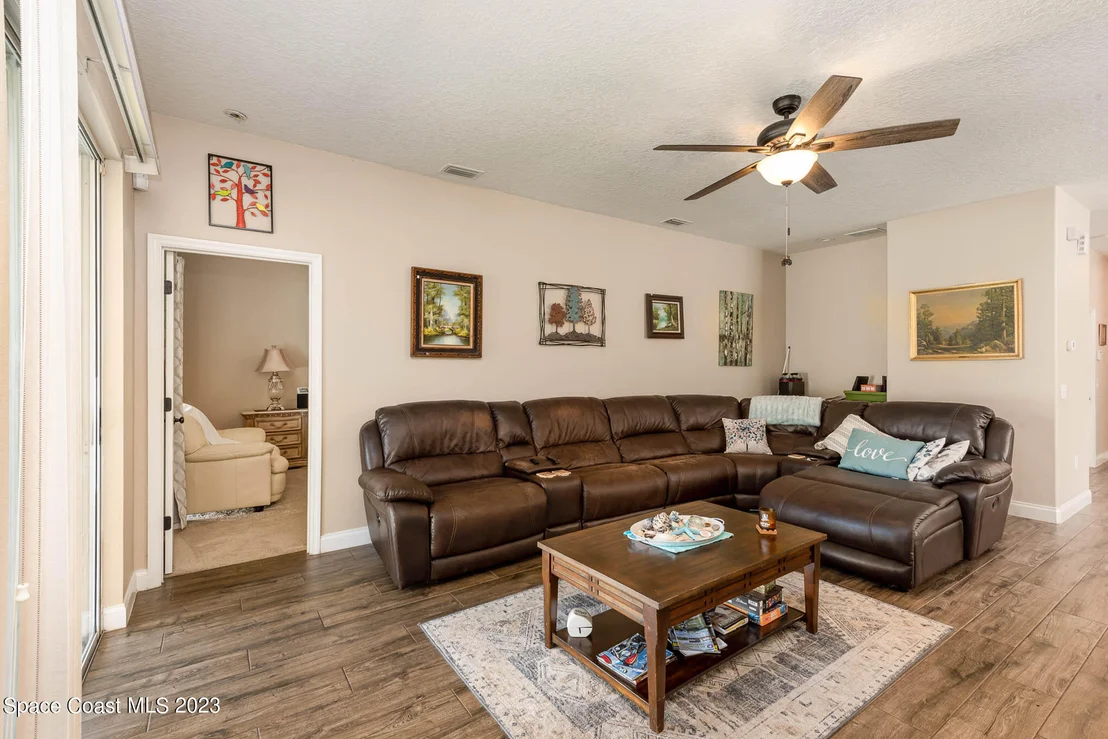 Photo of 402 Waterside Circle