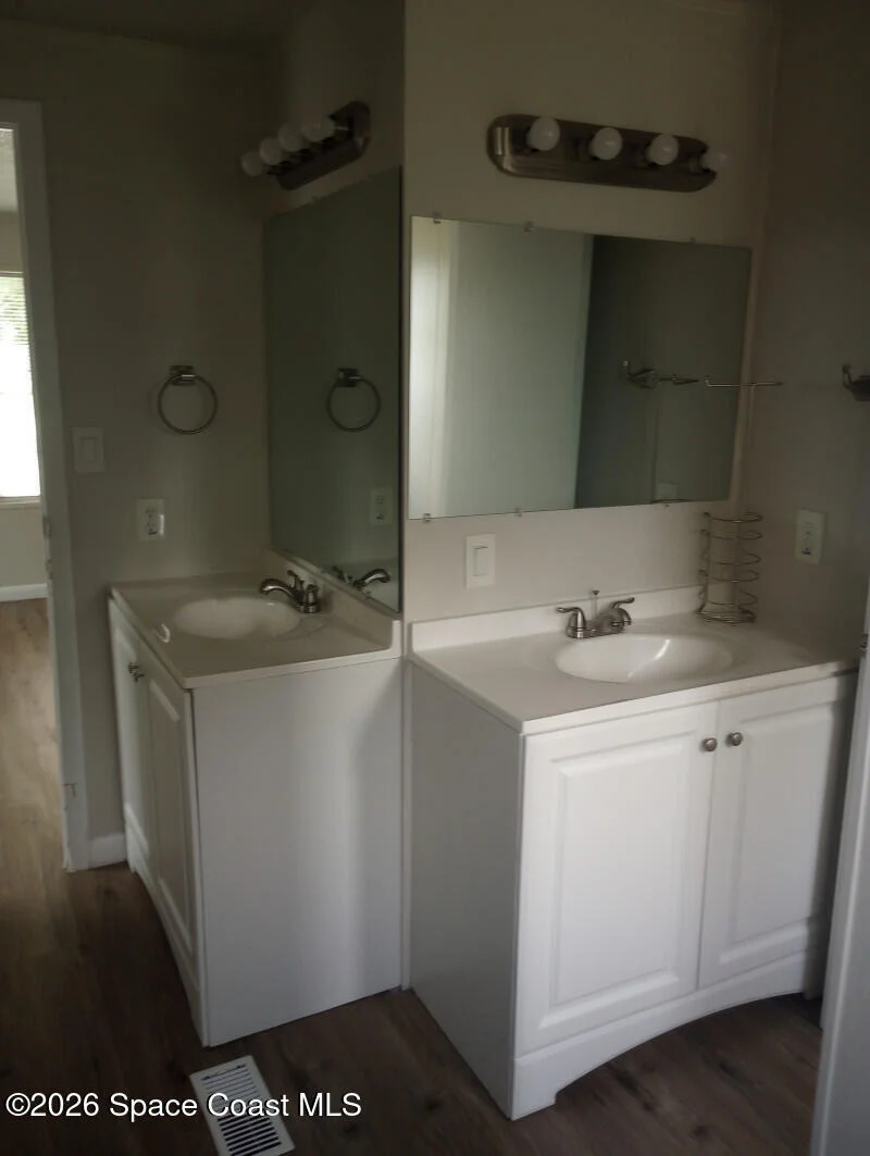 Photo of 4889 Cambridge Drive