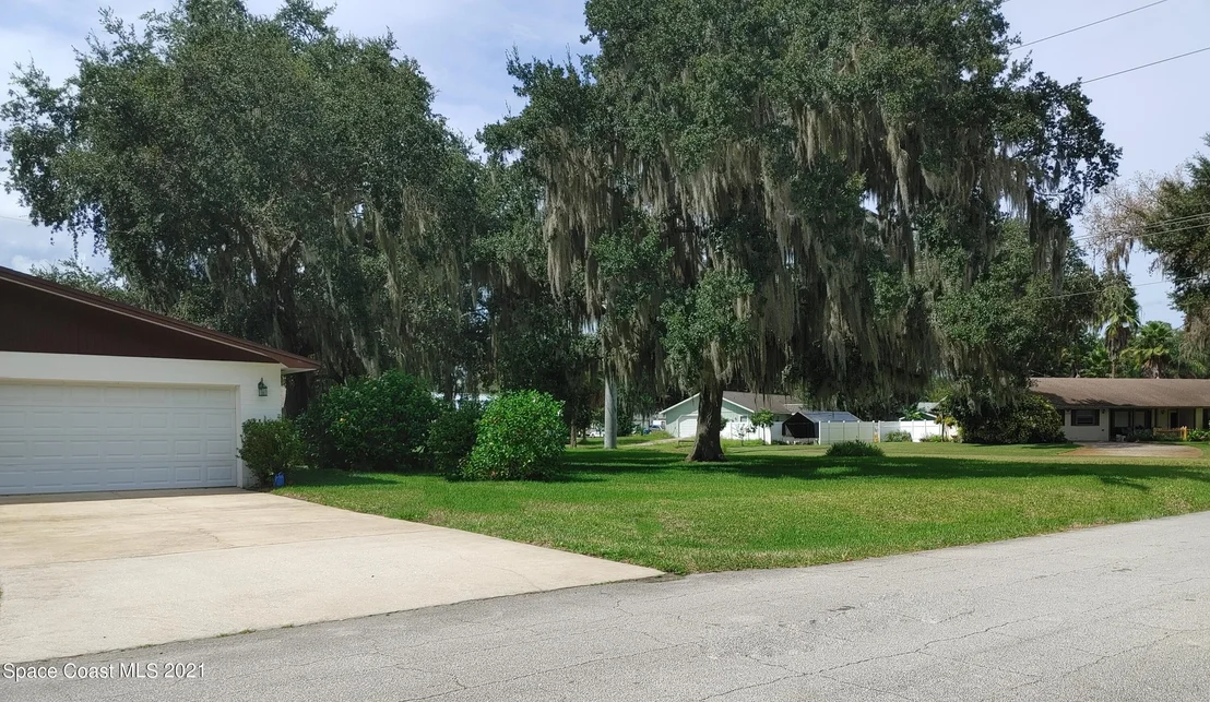 Photo of 1704 Royal Palm Drive