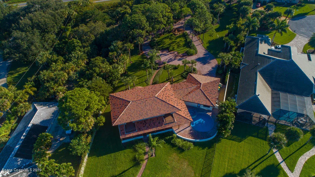 Photo of 3300 N Riverside Drive N