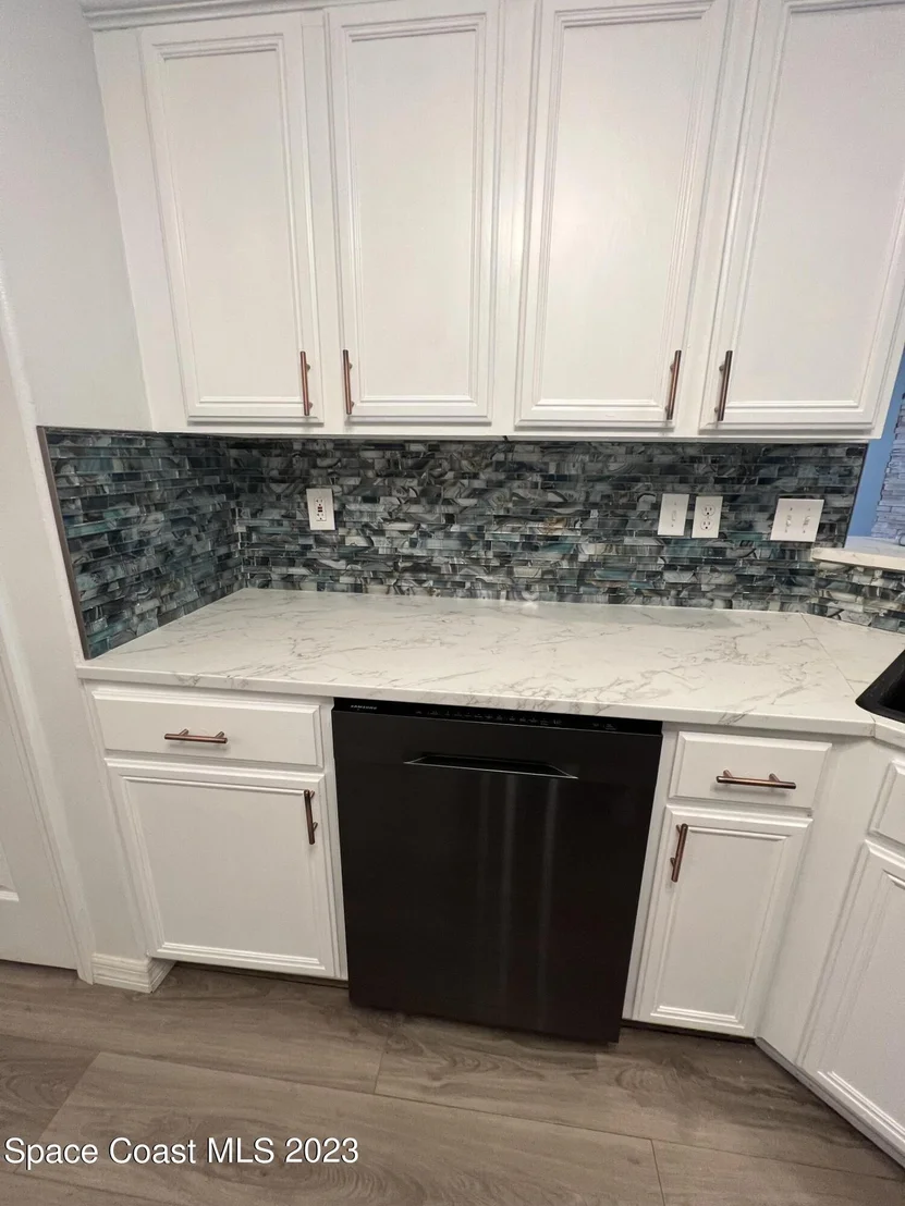 Photo of 852 Villa Drive