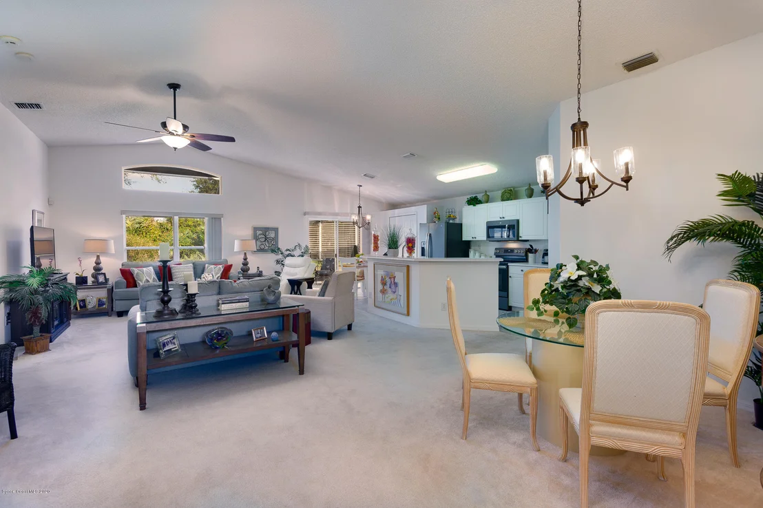 Photo of 989 Villa Drive