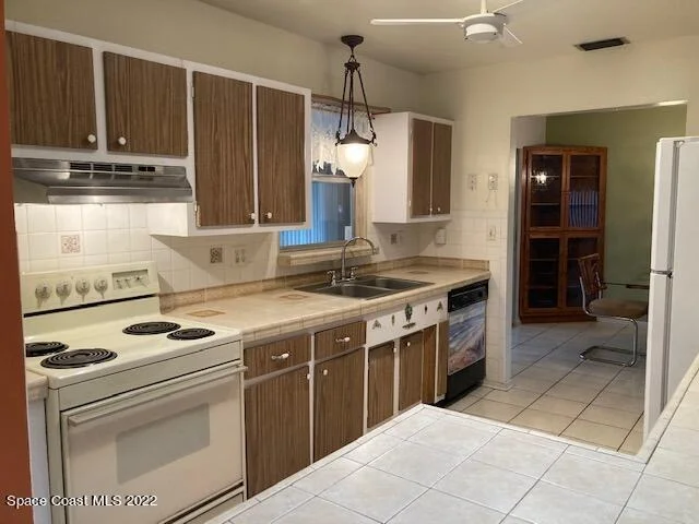 Photo of 701 Bianca Drive NE