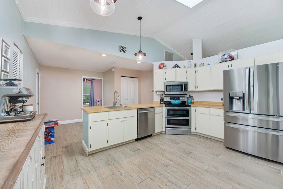 Photo of 229 Chalet Avenue