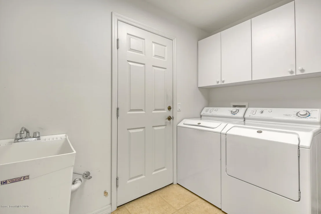 Photo of 975 Pineland Drive