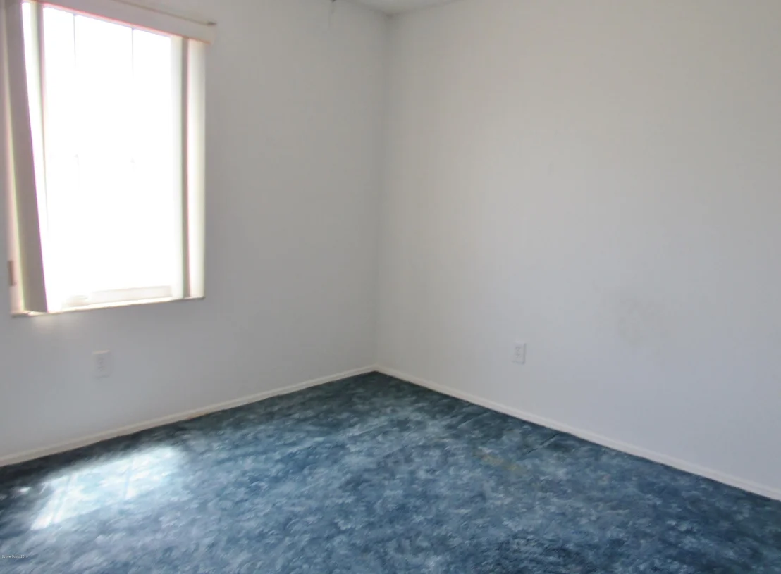 Photo of 1043 NE Goldenrod Circle NE
