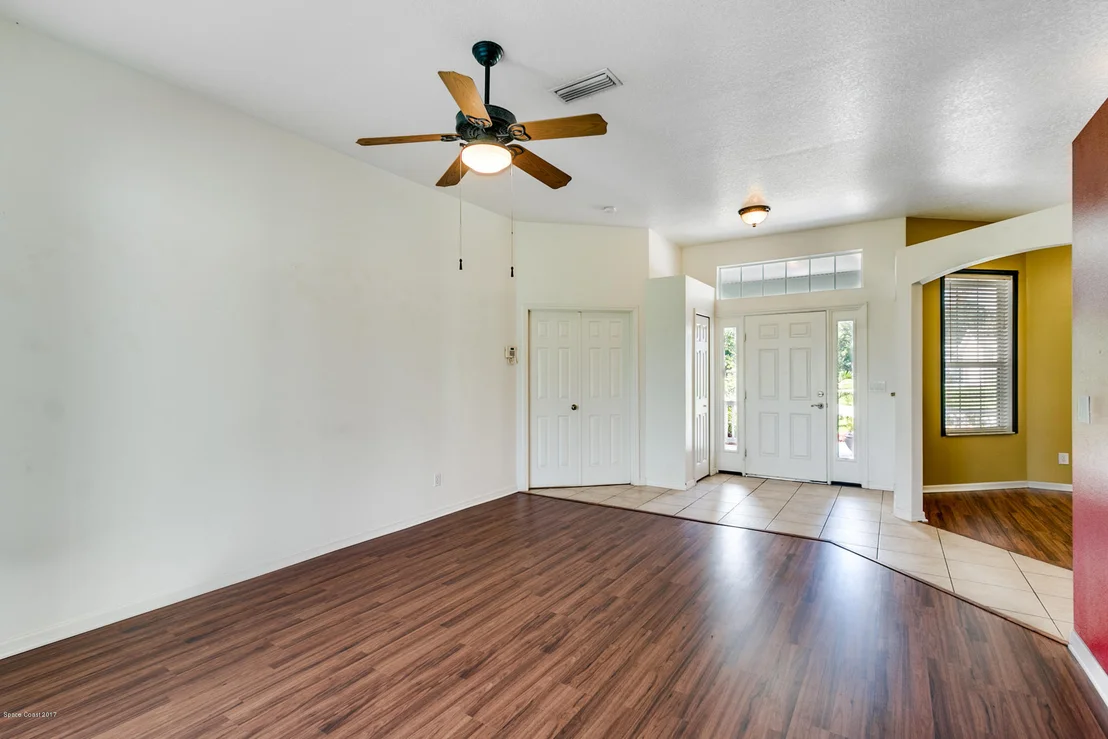 Photo of 899 Lyons Circle NW