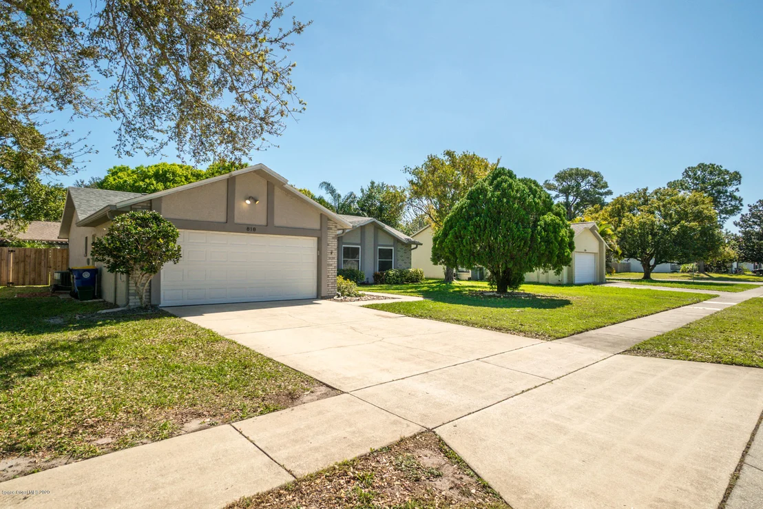 Photo of 818 Pine Shadows Avenue
