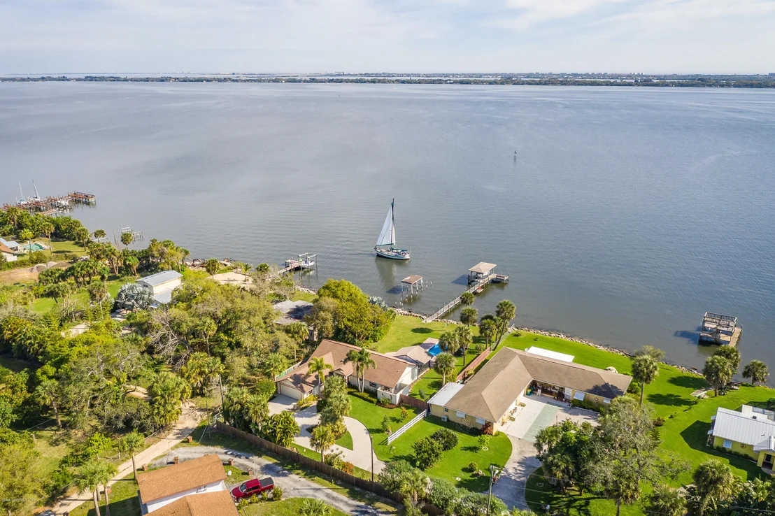 Photo of 3877 Riverside Drive