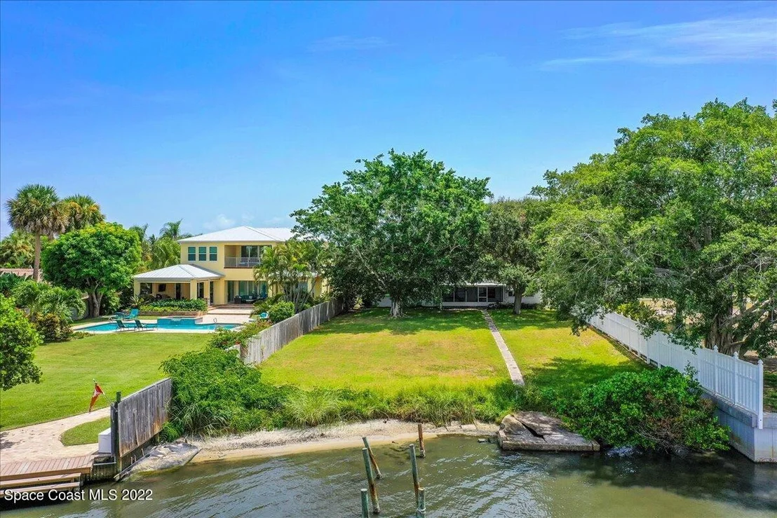 Photo of 300 S Riverside Drive