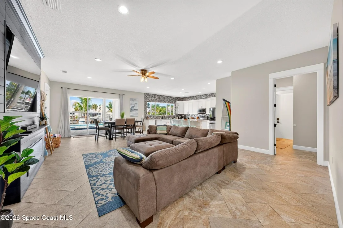 Photo of 318 Angelo Lane