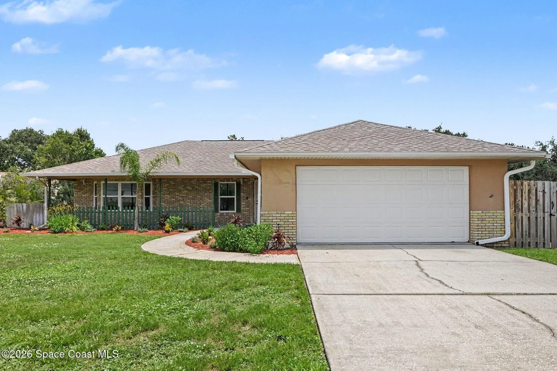 Photo of 1019 Mandarin Drive NE