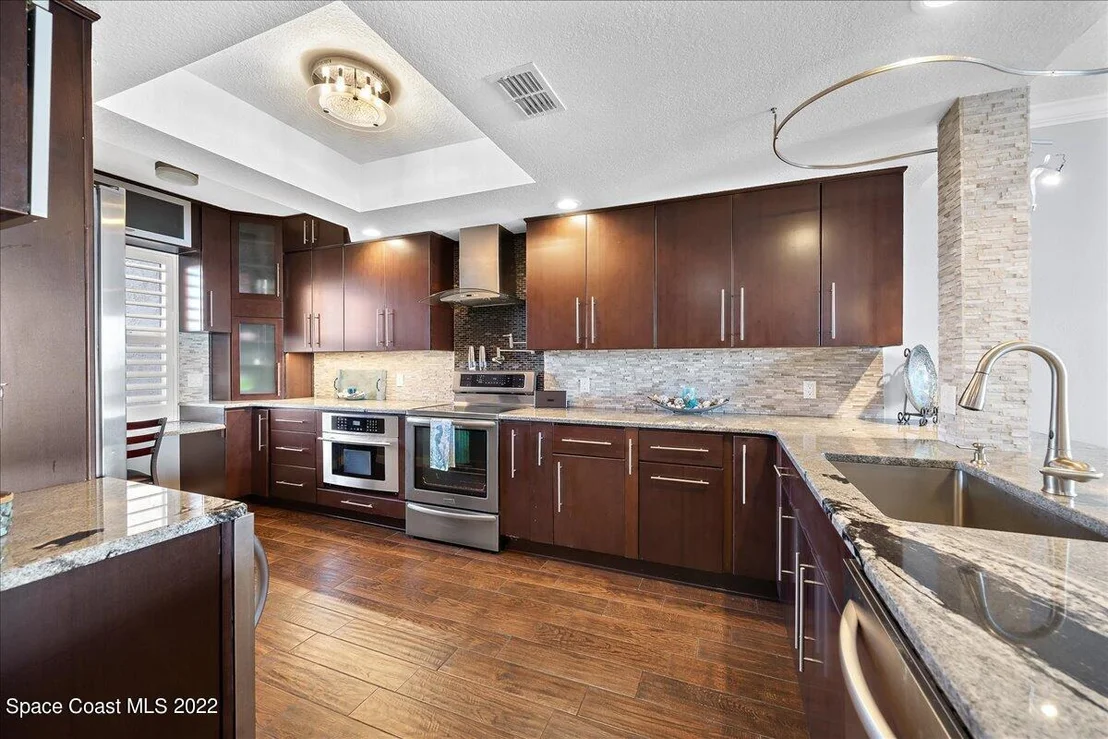 Photo of Unit 705 at 102 Riverside Drive