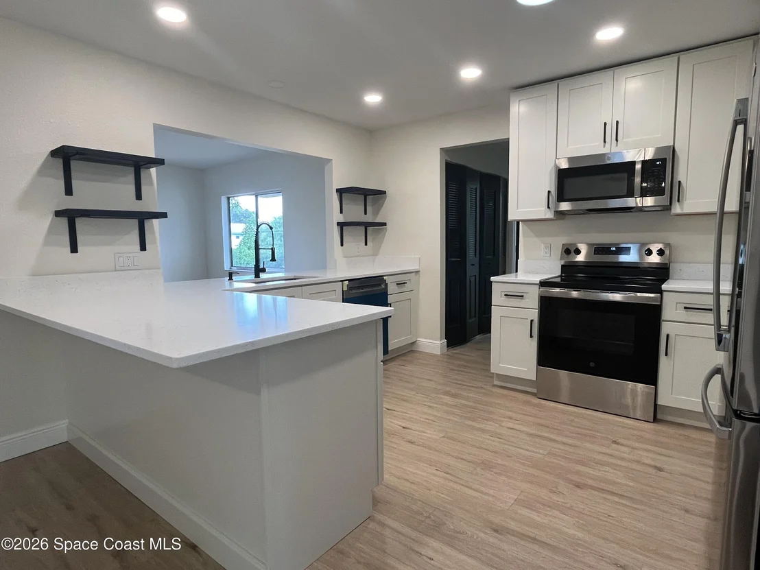 Photo of 1171 Riviera Drive NE