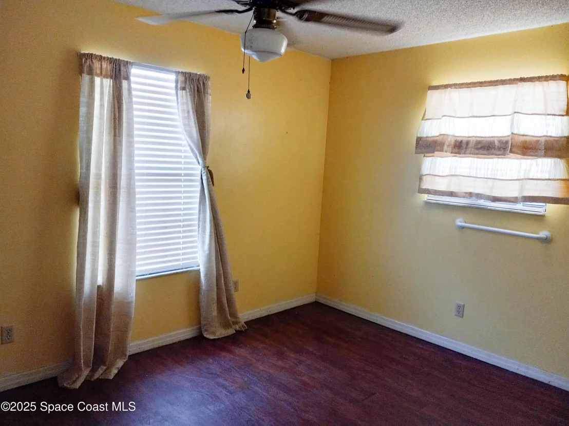 Photo of 5685 Jamaica Road