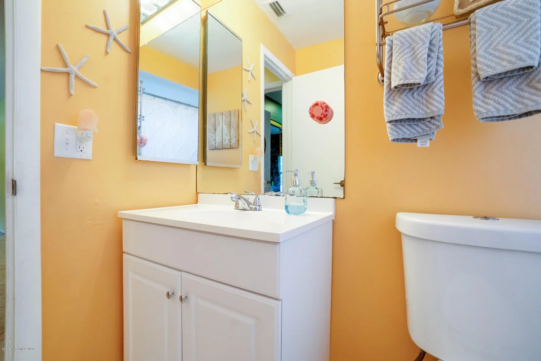 Photo of 1266 NE Cabot Drive NE