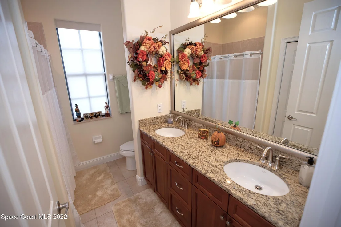 Photo of 2112 Windbrook Drive SE