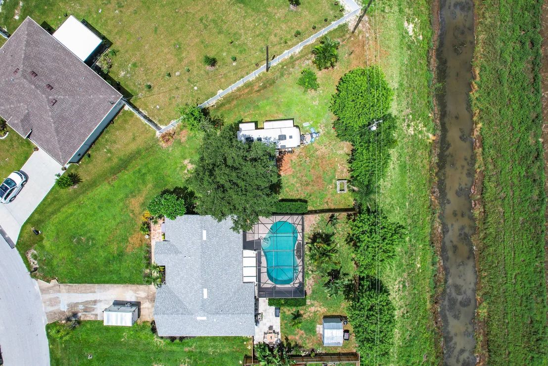 Photo of 909 Lyons Circle NW