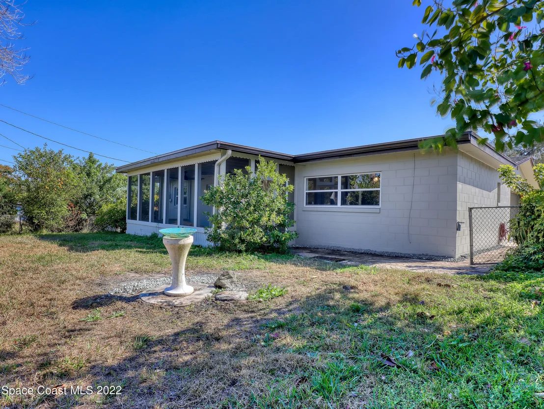 Photo of 800 Forest Road