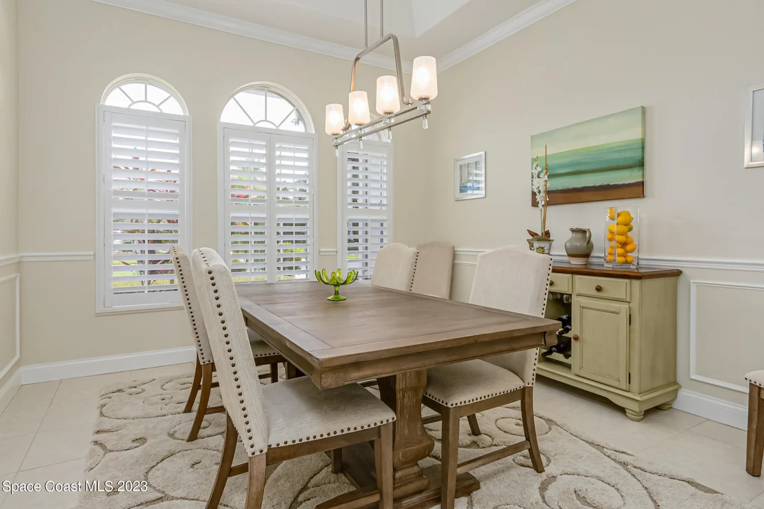 Photo of 844 Chatsworth Drive