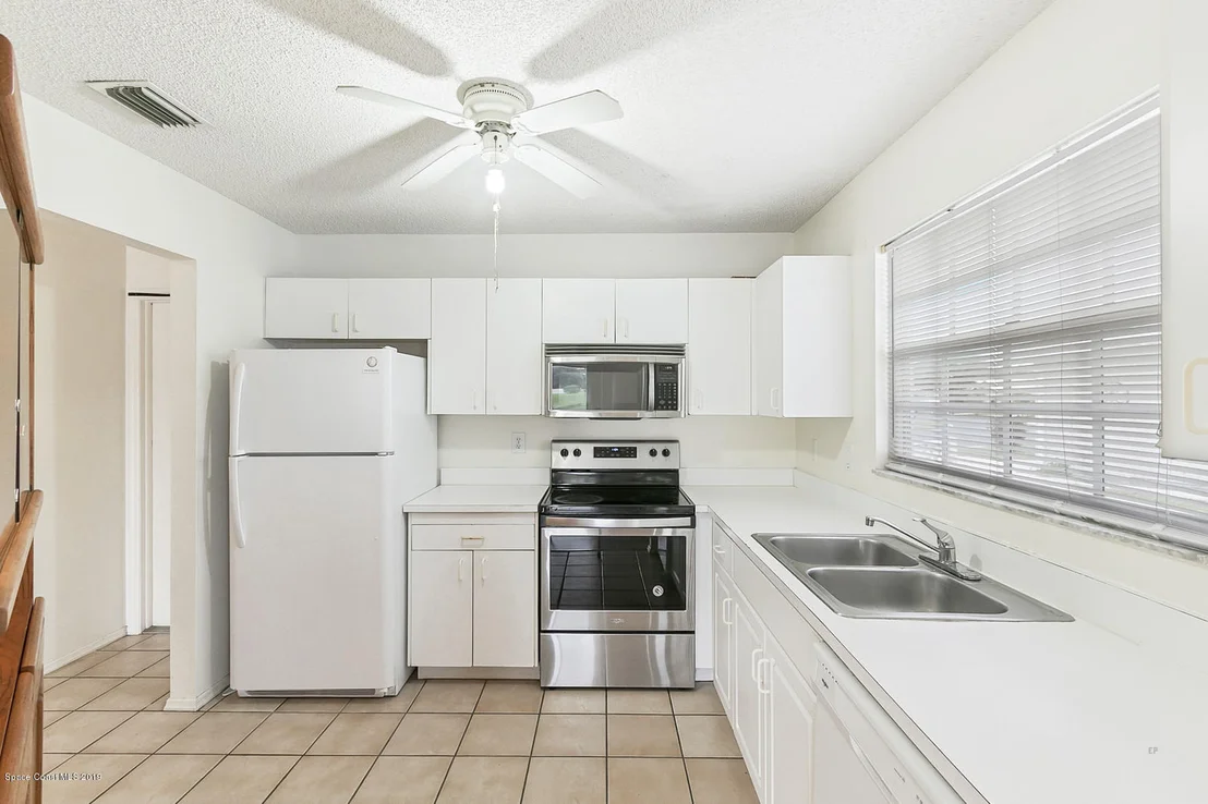 Photo of 1013 Goldenrod Circle NE