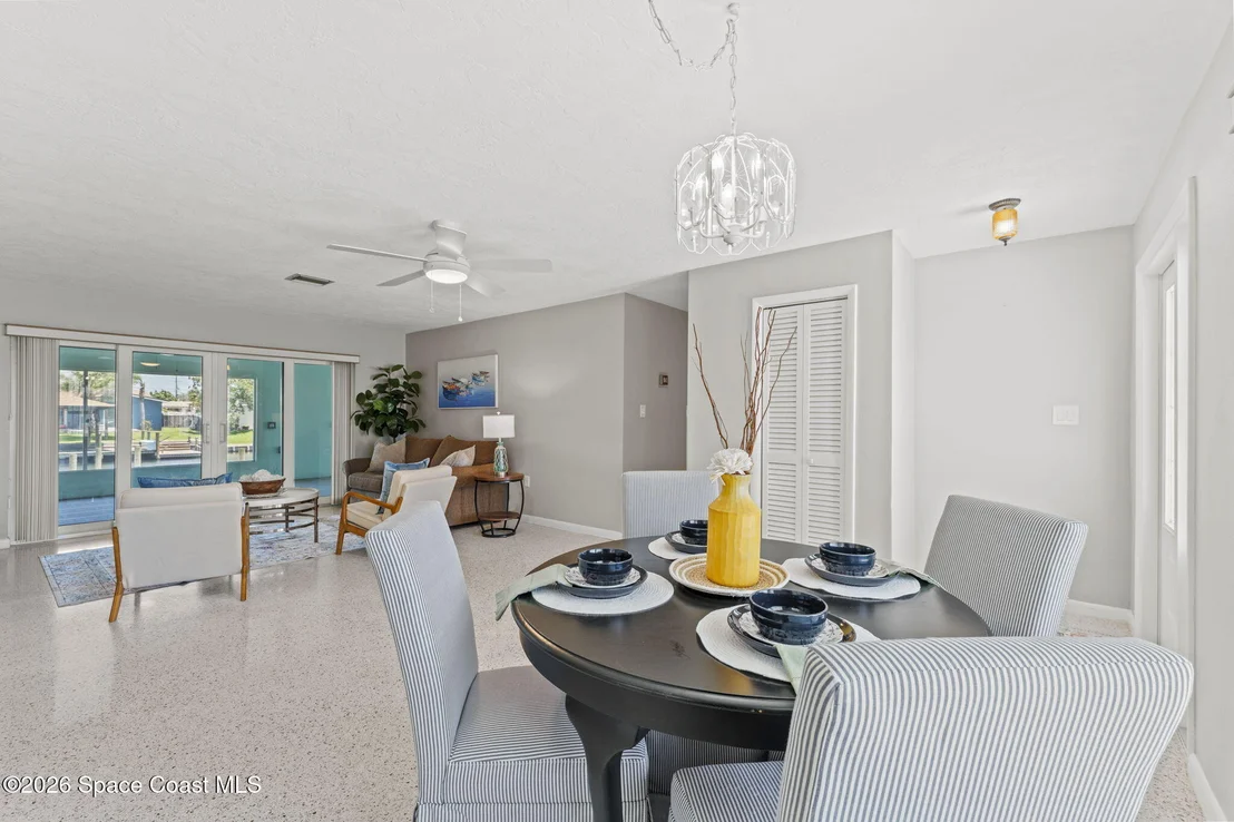 Photo of 465 Cardinal Drive