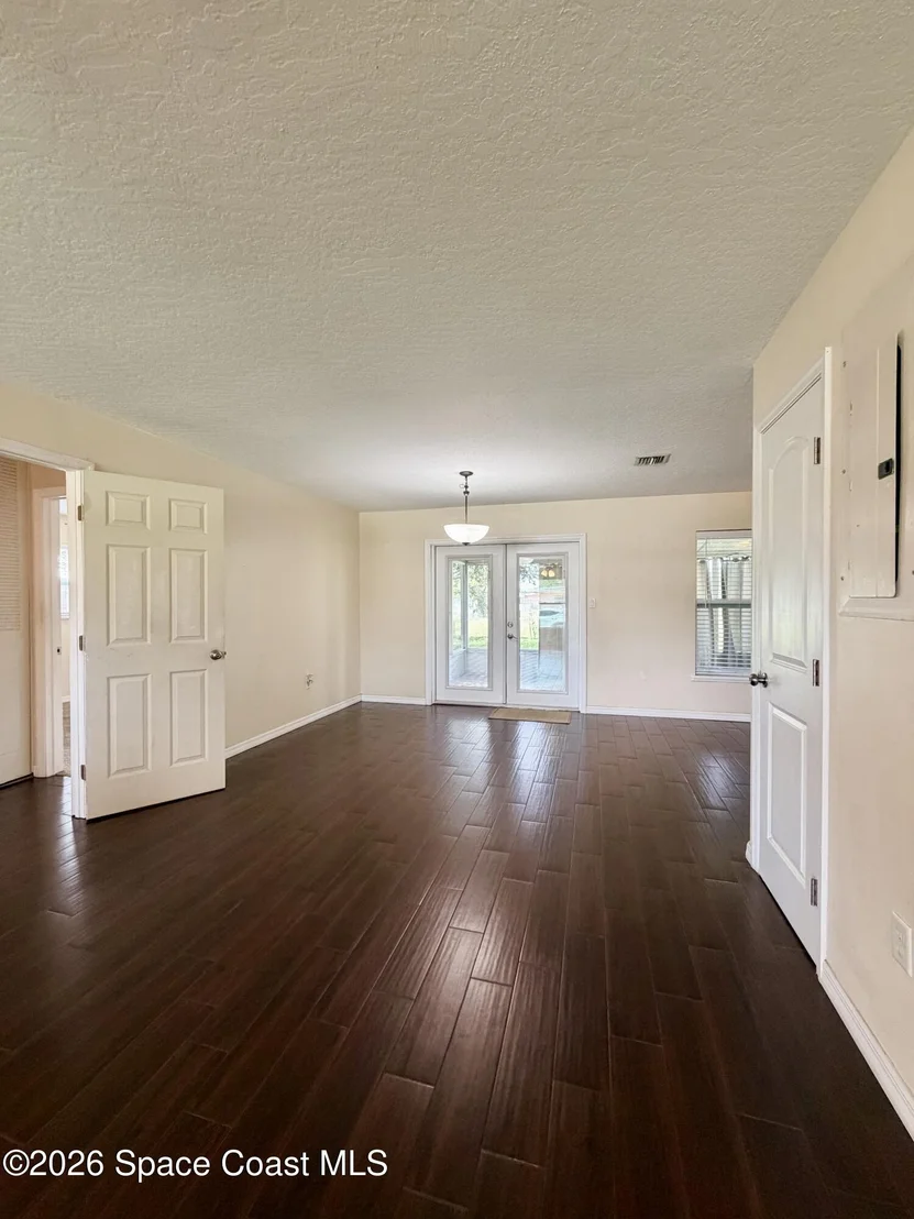 Photo of 550 Comanche Avenue