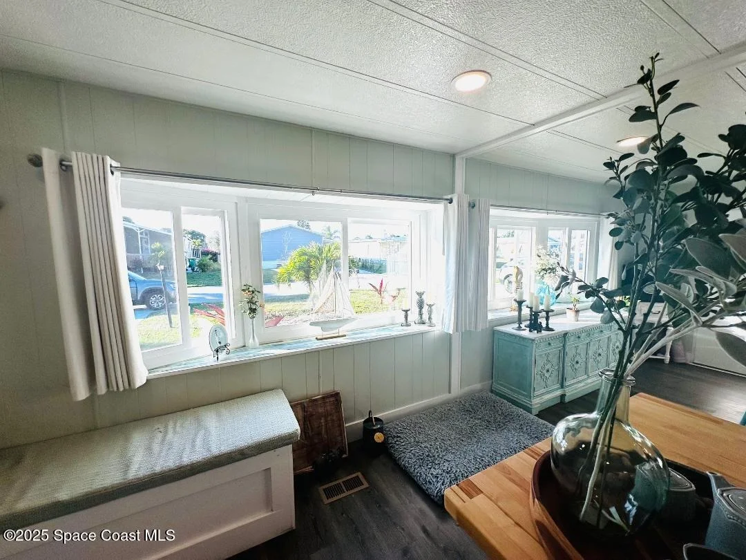 Photo of 708 Lark Drive
