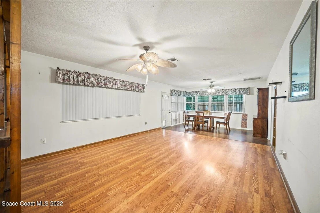 Photo of 926 Glenmore Circle