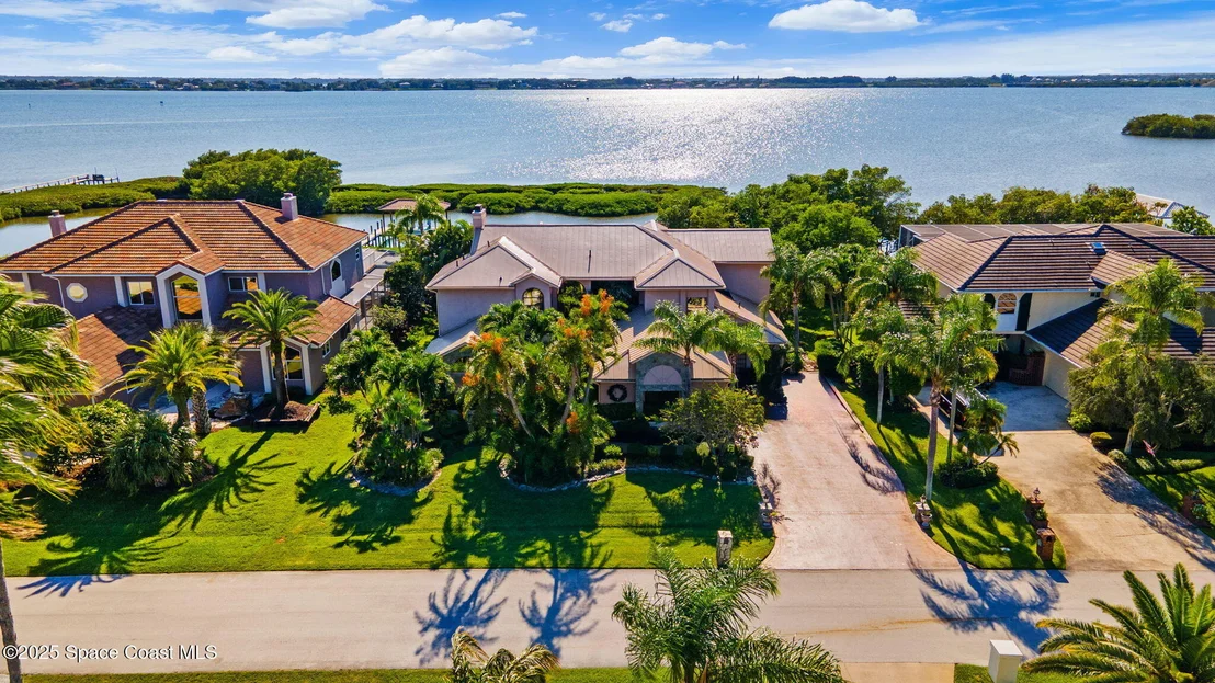 Photo of 484 Lanternback Island Drive