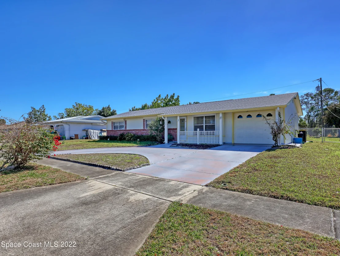 Photo of 2724 Rodeo Drive NE