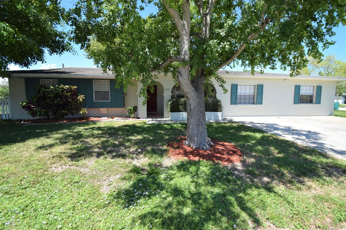Photo of 820 Hampton Drive NE