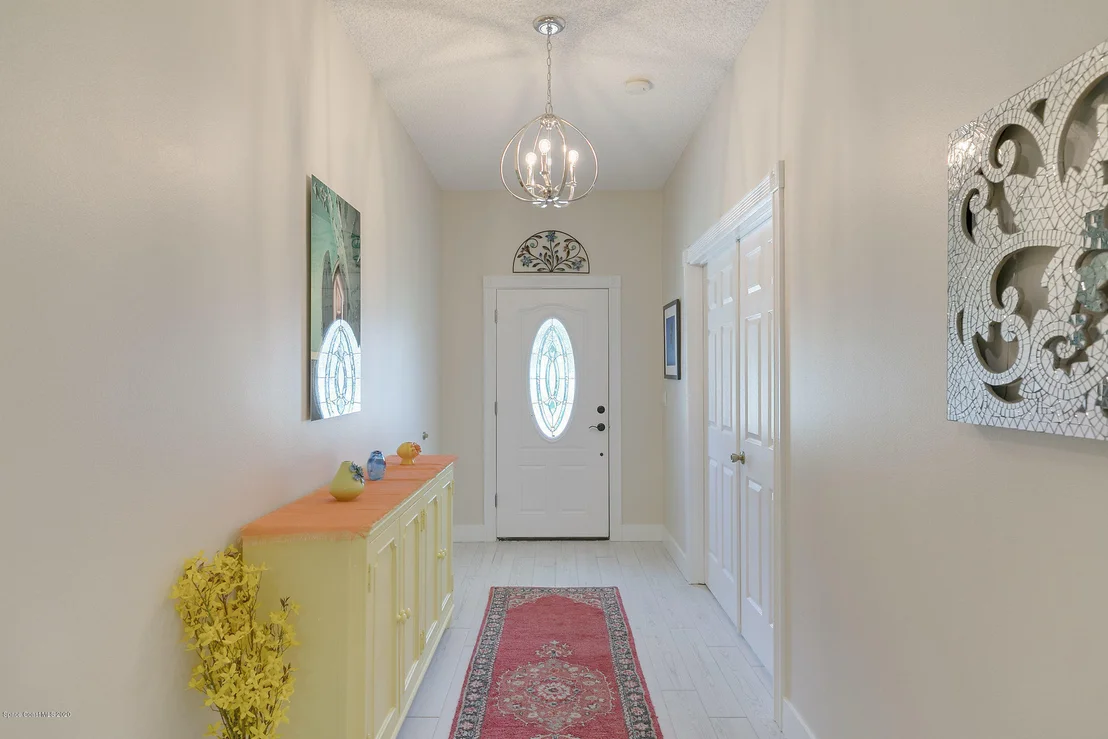 Photo of 877 Villa Drive