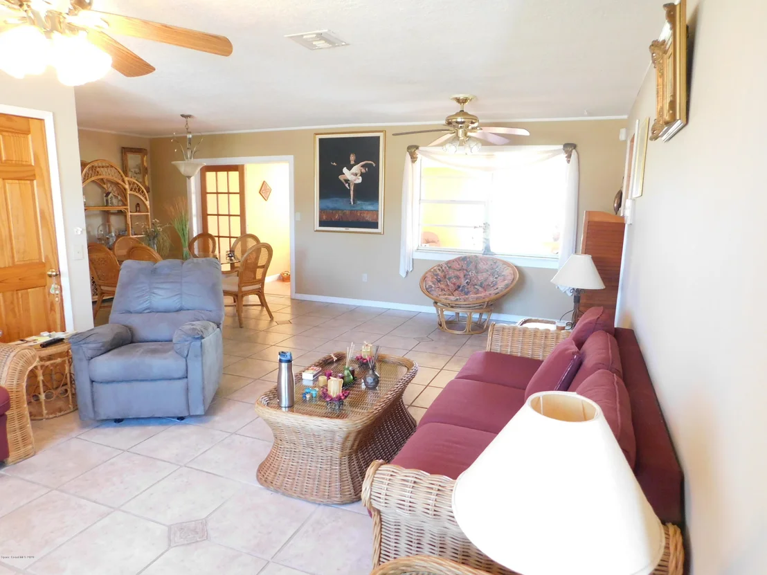 Photo of 978 Bianca Drive NE