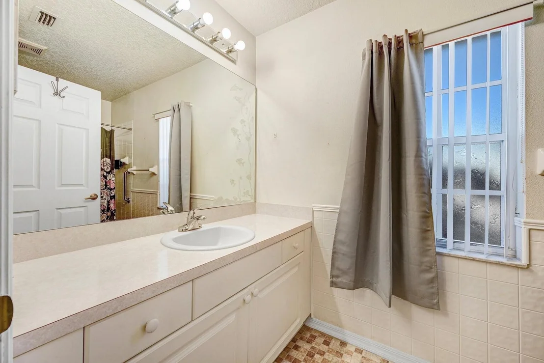 Photo of 1180 Goldenrod Circle NE