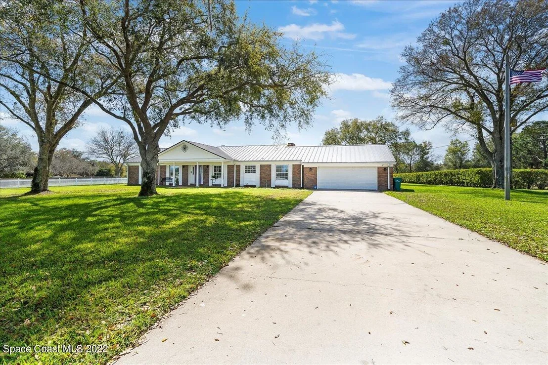Photo of 3685 Burkholm Road