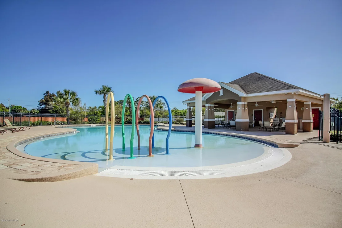 Photo of 1472 Hemingway Boulevard