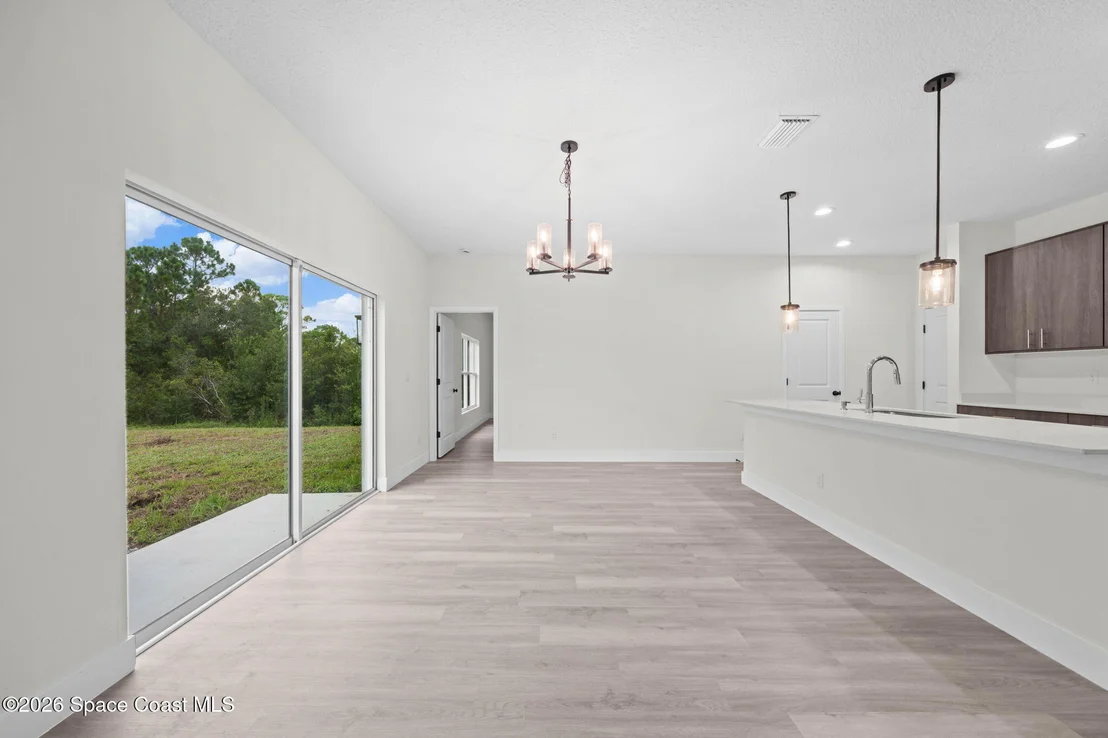 Photo of 1240 Cogan Drive SE