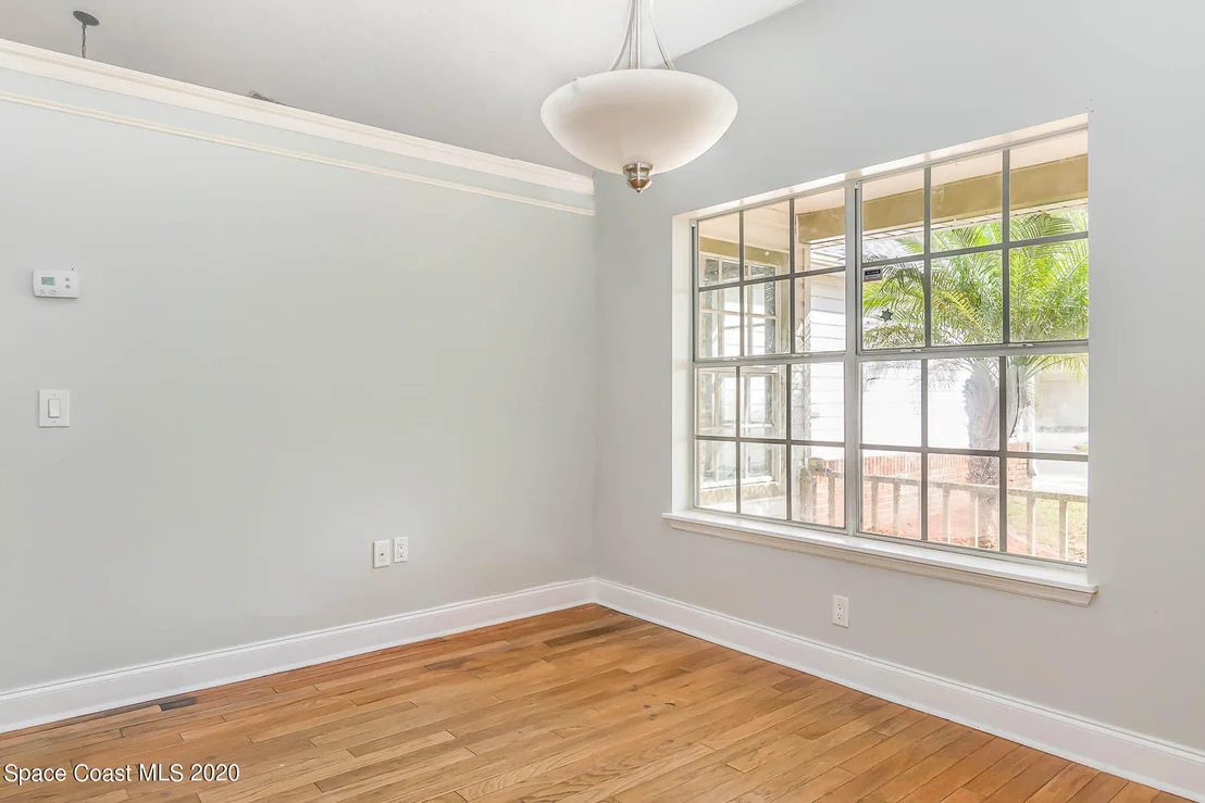 Photo of 216 Oak Lake Road